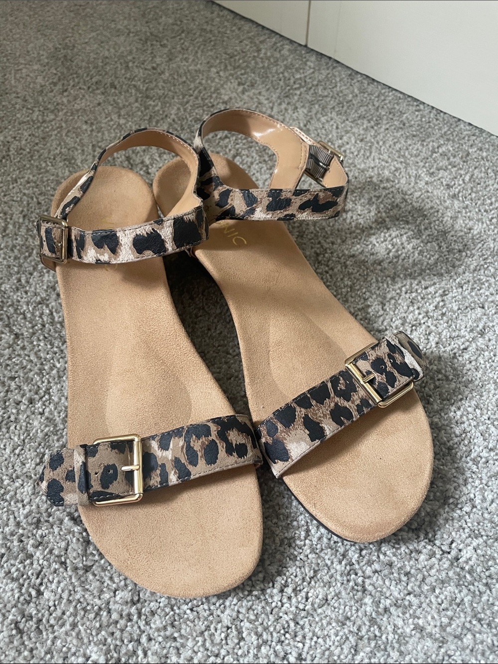 NWOT Vionic Nellie Leopard Print Ankle-Strap Wedge Sandals Sz 9